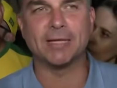 Flávio Bolsonaro se pronuncia após resultado do 1º turno e dispara: “Está decretado o fim da era do PT”. ASSISTA VIDEO