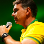 Mercado reage à liderança de Flávio e fundos ligados à Bolsa brasileira disparam no exterior