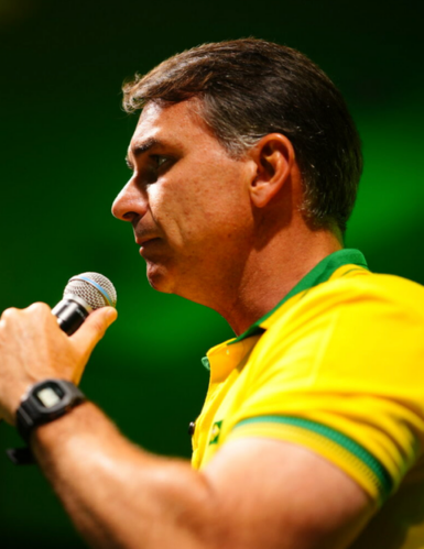 No momento, você está visualizando Mercado reage à liderança de Flávio e fundos ligados à Bolsa brasileira disparam no exterior