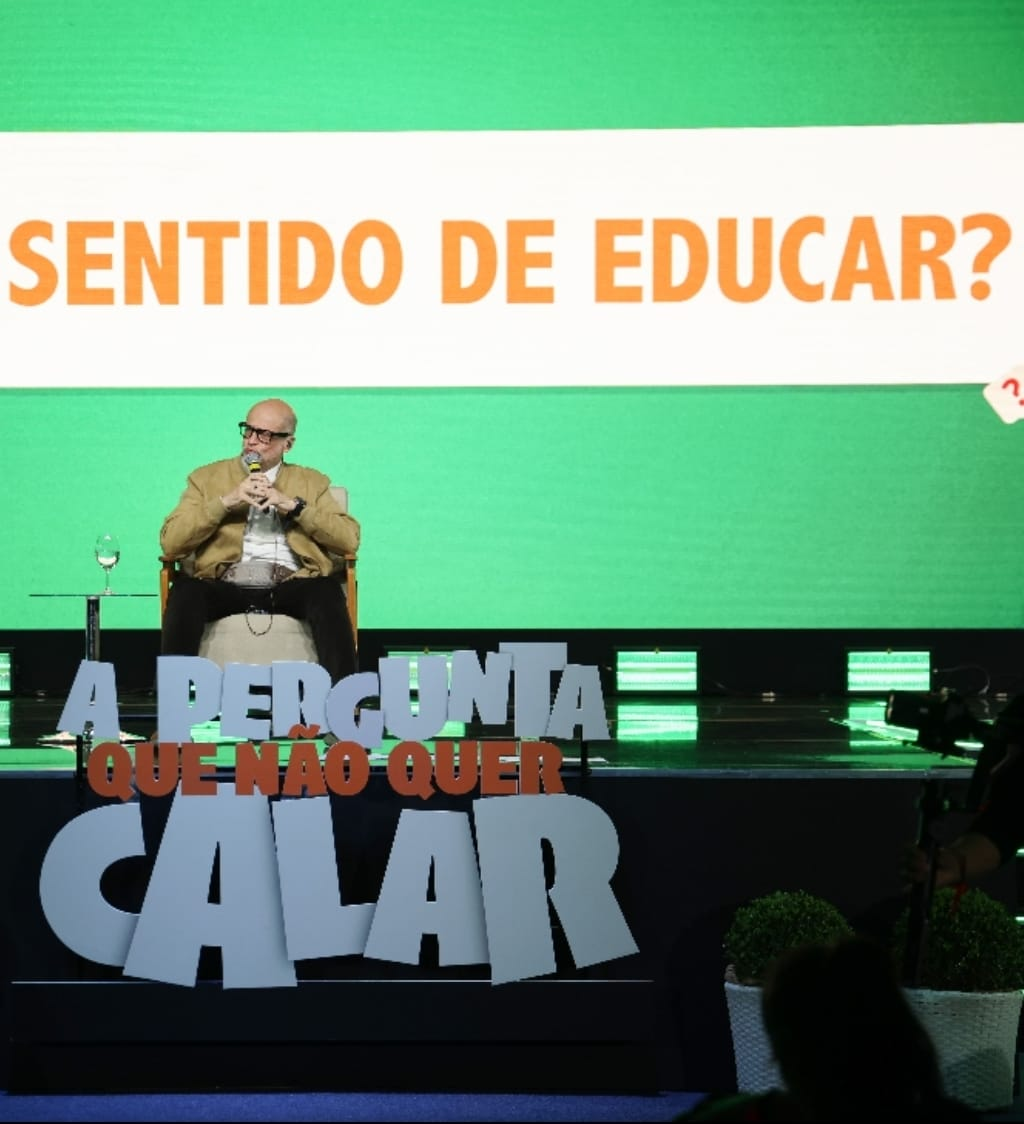 No momento, você está visualizando “A pergunta que não quer calar”: qual é o papel da escola na era da inteligência artificial? Summit Educação Sicredi 2026 reuniu mais de mil educadores para discutir tema