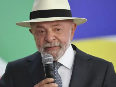 Lula lidera votação em seção eleitoral instalada dentro da Papuda
