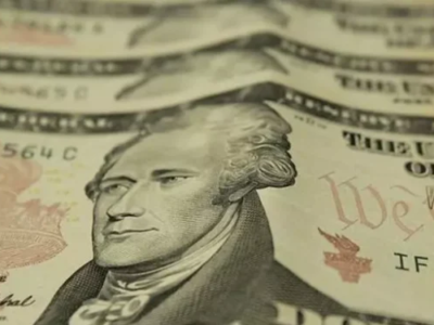 Dólar cai abaixo de R$ 5 após Flávio Bolsonaro liderar 1º turno