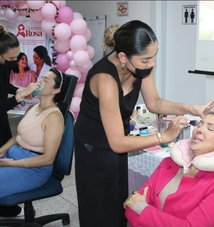 No momento, você está visualizando Santa Casa de Marília realiza sessão de maquiagem para pacientes da Oncologia no Outubro Rosa. Ação teve bate-papo, depoimentos, café da manhã e mais. Veja