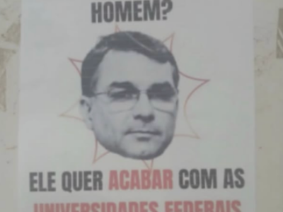 Cartazes com notícias falsas e discurso de ódio contra Flávio Bolsonaro são espalhados na UFRN, em Caicó, e Ufersa, em Mossoró
