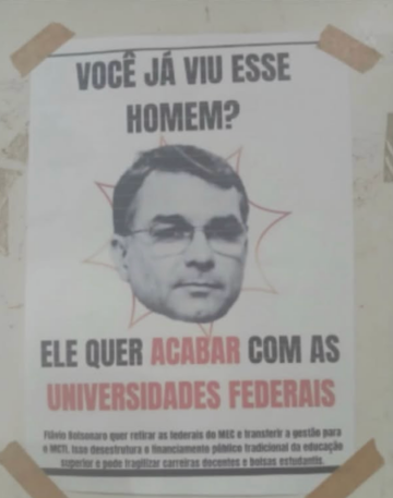 No momento, você está visualizando Cartazes com notícias falsas e discurso de ódio contra Flávio Bolsonaro são espalhados na UFRN, em Caicó, e Ufersa, em Mossoró
