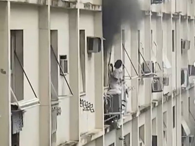 CENAS DE TERROR: mulher fica pendurada do lado de fora de prédio para escapar de incêndio no Rio; VEJA VÍDEO