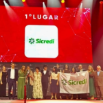 Sicredi é a Melhor Empresa para Trabalhar no Brasil pelo terceiro ano consecutivo. Mais uma vez conquista o 1º lugar no ranking GPTW Brasil 2026, na categoria Gigantes