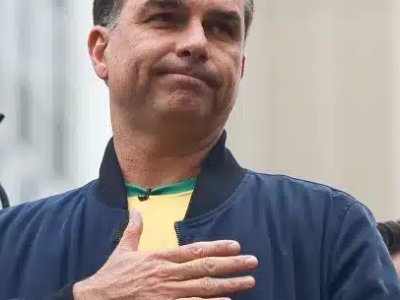 TSE decide manter retirada de posts falsos que associam Flávio Bolsonaro a ação contra Nossa Senhora