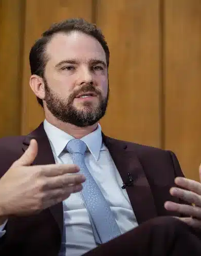No momento, você está visualizando Mundo da lua: Ministro da Fazenda de Lula não entende porque mercado financeiro está feliz com vitória de Flávio