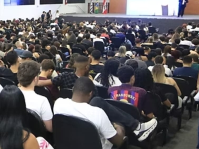 Noite de Estrelas Jurídicas aproxima estudantes da Unimar de profissionais das diferentes carreiras do Direito. É a quinta edição que renova o sucesso absoluto das anteriores. Confira importância