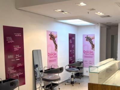 Marília Shopping promove ação de doação de mechas durante o Outubro Rosa. Iniciativa reúne o Shopping, Instituto Embeleze e HBU para confecção de perucas a pacientes da oncológia