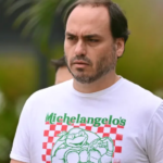 Carlos Bolsonaro questiona STF se Janja não será incluída no Inquérito das Fake News