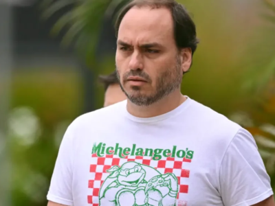 Carlos Bolsonaro questiona STF se Janja não será incluída no Inquérito das Fake News