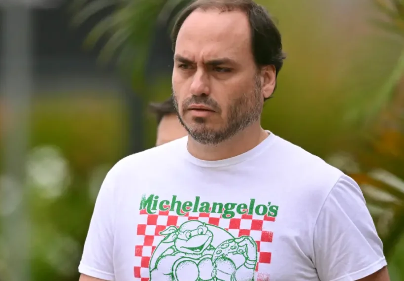 No momento, você está visualizando Carlos Bolsonaro questiona STF se Janja não será incluída no Inquérito das Fake News