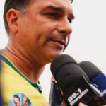 É fake: vídeo de Flávio Bolsonaro sobre corte de aposentadorias e 13º foi criado com IA