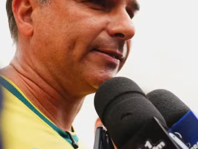 É fake: vídeo de Flávio Bolsonaro sobre corte de aposentadorias e 13º foi criado com IA