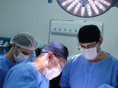Neurocirurgia da Santa Casa de Marília realiza procedimento para retirada de tumor cerebral com paciente acordado e acompanhamento de profissionais de outras áreas