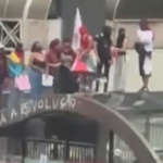 Manifestantes picham e depredam estações de metrô durante ato de apoio a Lula na Paulista, VEJA VÍDEO