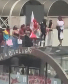 No momento, você está visualizando Manifestantes picham e depredam estações de metrô durante ato de apoio a Lula na Paulista, VEJA VÍDEO
