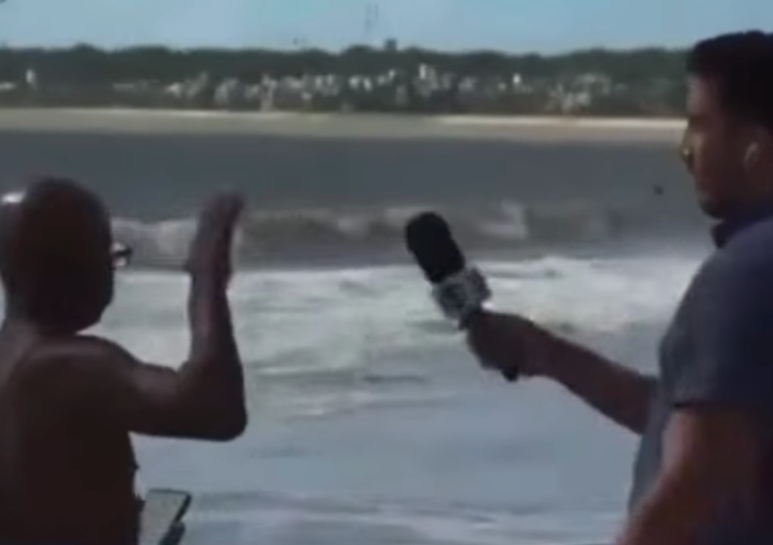 No momento, você está visualizando Repórter da Globo tenta entrevistar homem, mas leva invertida ao vivo e vídeo viraliza; VEJA VÍDEO