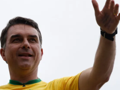 Flávio Bolsonaro promete revogar mais de mil normas federais no primeiro dia de governo
