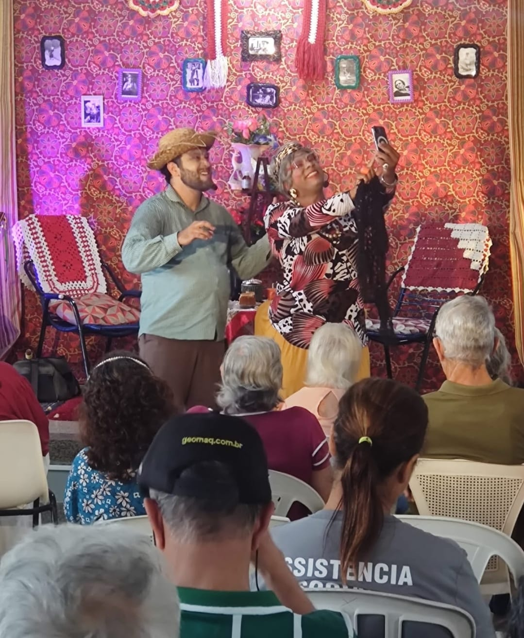 No momento, você está visualizando Projeto Café com Bom Humor conscientiza cerca de 600 idosos sobre a prevenção à violência em Marília. Durante três dias foram apresentadas medidas contra os riscos que eles podem correr