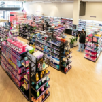 Soneda chega à Marília com Daiso para levar Oriental Beauty à região da Alta Paulista. Loja terá formato híbrido no Marília Shopping. Veja