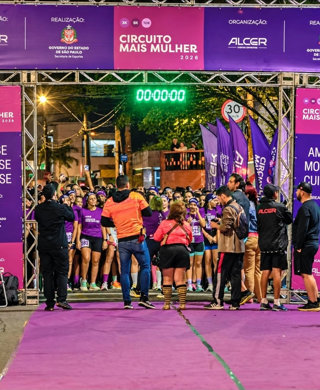 No momento, você está visualizando Corrida noturna do Circuito Mais Mulher acontece hoje, sábado, em Marília. Proposta é também de promover ações voltadas à saúde. Saiba mais aqui