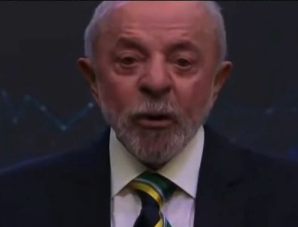 No momento, você está visualizando Lula se atrapalha e comete gafe durante considerações finais em debate e fala viraliza:”o Brasil acabou;’ ASSISTA VÍDEO