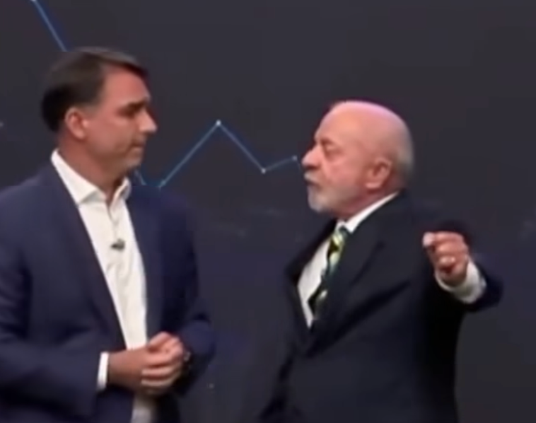 No momento, você está visualizando Lula questiona Flávio Bolsonaro sobre tesouraço, mas Janja é quem leva a lapada no final com resposta; ASSISTA RECORTE