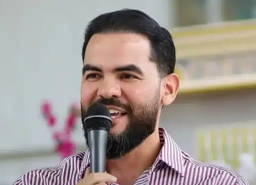 No momento, você está visualizando Moraes determina retorno ao cargo de prefeito afastado após ser investigado por esquema que teria desviado mais de R$ 50 milhões