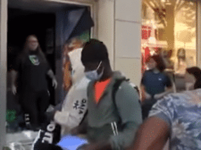 Imagens mostram comerciantes chorando, desesperados e tentando impedir saques durante protestos na França, VEJA VÍDEO