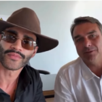 Ao lado de Gusttavo Lima, Flávio promete mudança e recebe apoio do cantor: “Meu voto você já tem”. ASSISTA VÍDEO