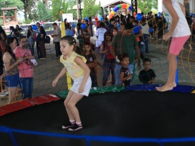 Música, carinho e emoção marcam celebração ao Dia Internacional da Pessoa Idosa no Hospital Beneficente Unimar, com show realizado pelos médicos