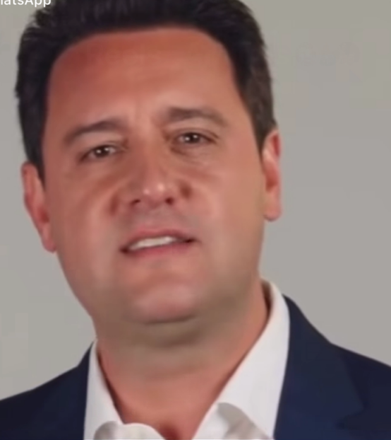 No momento, você está visualizando Ratinho Júnior declara voto em Flávio Bolsonaro e manda forte recado; VEJA VÍDEO