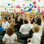 Unimed Marília promove encontro especial em homenagem às secretárias dos médicos cooperados. Evento reuniu cerca de 200 profissionais em evento de integração, aprendizado e também reconhecimento. Veja