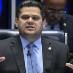 AGORA: Alcolumbre afirma ter maioria para se reeleger e descarta impeachment de Moraes