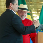 Lula se reúne com Hugo Motta e Alcolumbre no Alvorada e divulga foto nas redes; VEJA