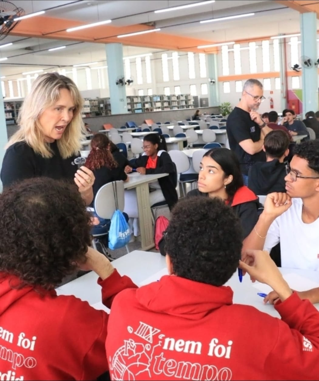 No momento, você está visualizando Unimar promove o primeiro HacrIAr e desafia estudantes do Ensino Médio a transformar ideias em soluções com Inteligência Artificial