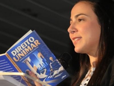 Direito Unimar: acadêmicos assumem protagonismo e lançam livro que une teoria e vida real. Obra é escrita por 22 estudantes, do primeiro ao quinto ano. Veja importância