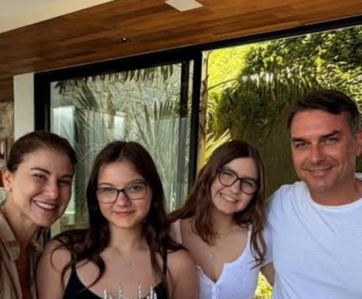 No momento, você está visualizando Itália toma decisão e favorece Flávio Bolsonaro garantindo direito importante; SAIBA QUAL