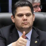 URGENTE: Alcolumbre quer trocar indulto à Bolsonaro por votos para reeleição a presidência do Senado, diz Folha