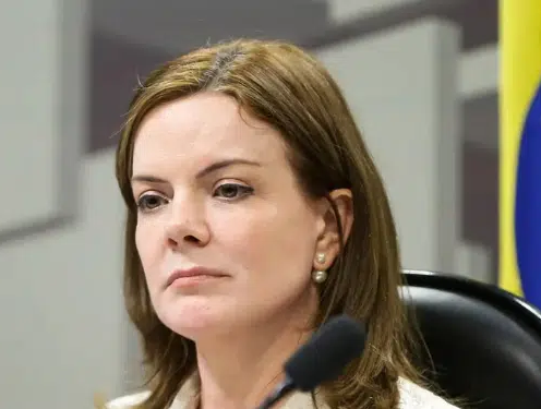 No momento, você está visualizando Planos da esquerda: Lula avalia indicar Gleisi Hoffmann ao TCU